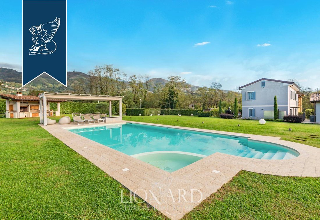 Villa in Capannori, Tuscany, Italy 1 - 13976048