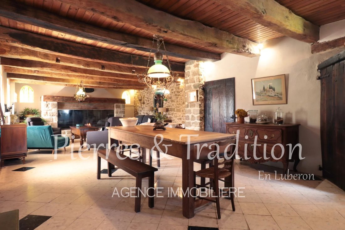 Estate in Simiane-la-Rotonde, Provence-Alpes-Côte d'Azur, France 4 - 15476646