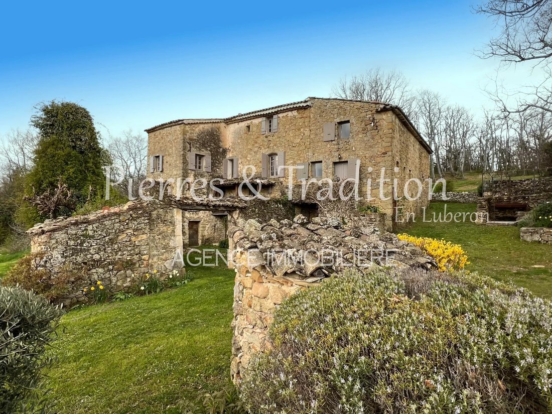 Estate in Simiane-la-Rotonde, Provence-Alpes-Côte d'Azur, France 1 - 15476646