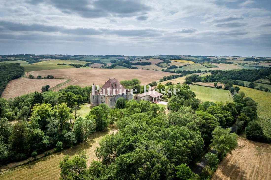 Lauragais’ Timeless Fortress: A 16th-Century Castle Woven into the Occitan Hills