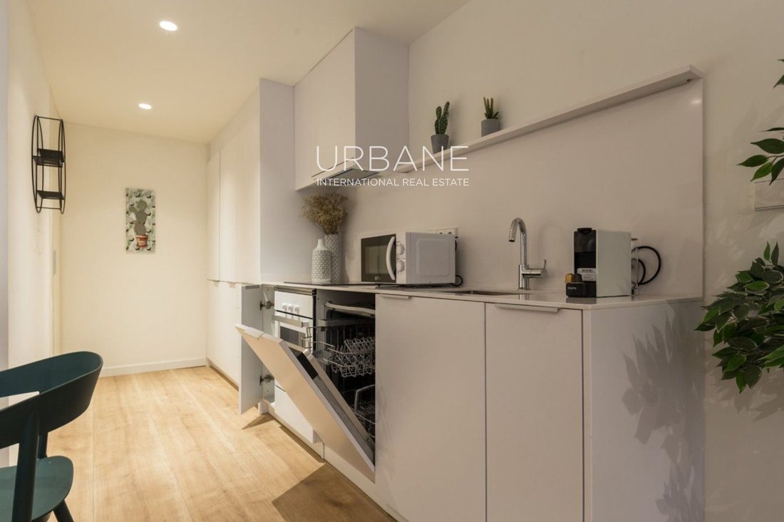 Apartment in Ciutat Vella, Barcelona, Spain 3 - 15480194