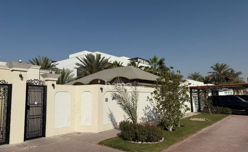 Villa in Dubai, Dubai, United Arab Emirates 1