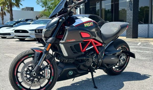 2012 Ducati Diavel Carbon (15484484)
