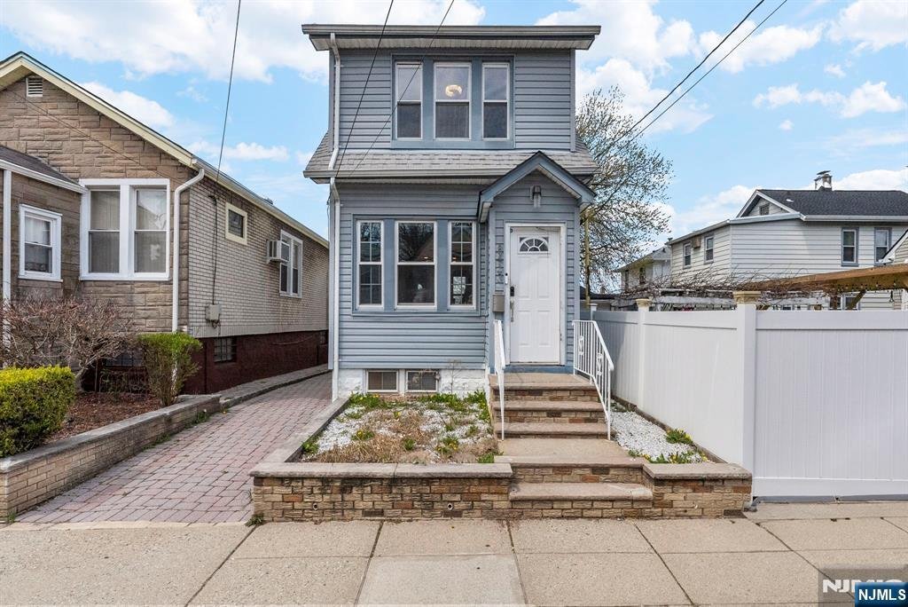 House in North Bergen, New Jersey, United States 1 - 15484837
