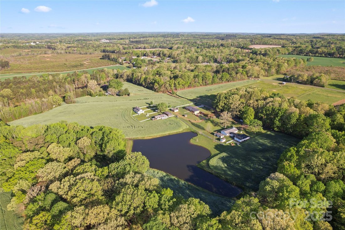 House in New London, North Carolina, United States 2 - 15486474