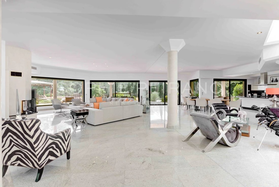 Villa in Mougins, Provence-Alpes-Côte d'Azur, France 4 - 15486835