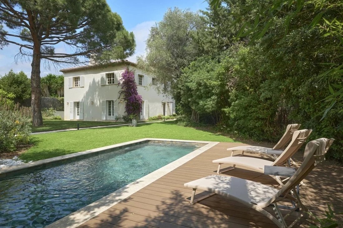 Villa in Vallergues, Cannes, France 1 - 15486852