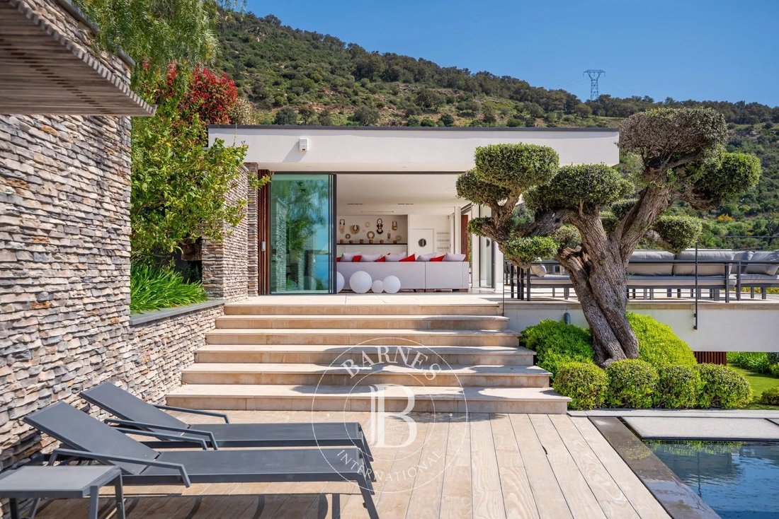 Villa in Grimaud, Provence-Alpes-Côte d'Azur, France 1 - 15485142