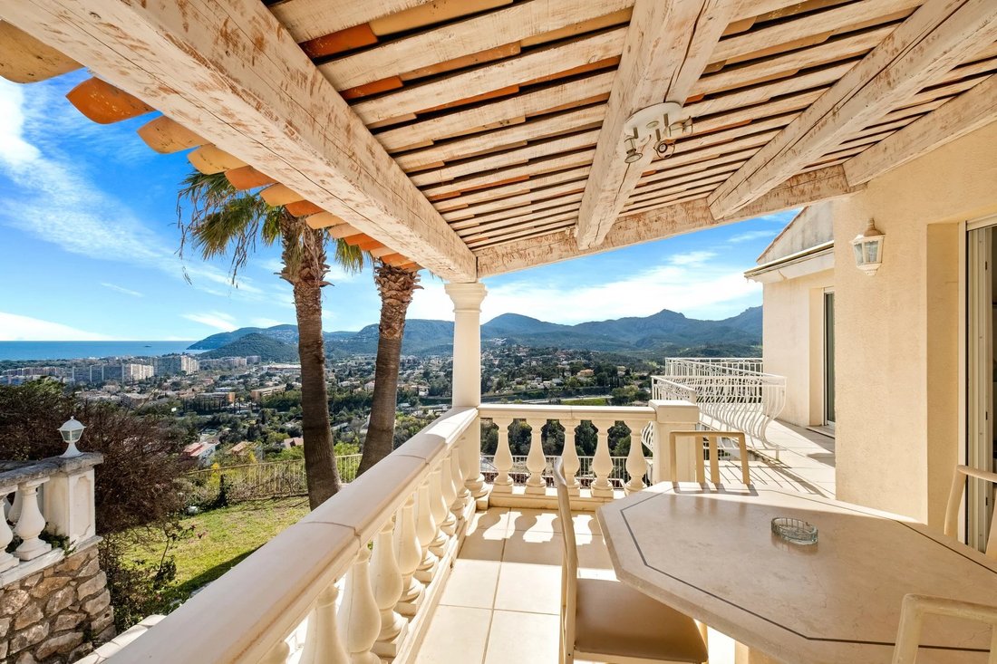 Villa in Les Termes, Mandelieu-la-Napoule, France 2 - 14750720