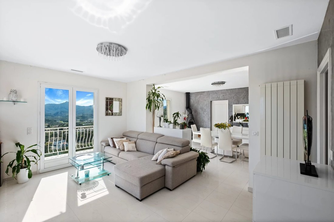 Villa in Les Termes, Mandelieu-la-Napoule, France 3 - 14750720