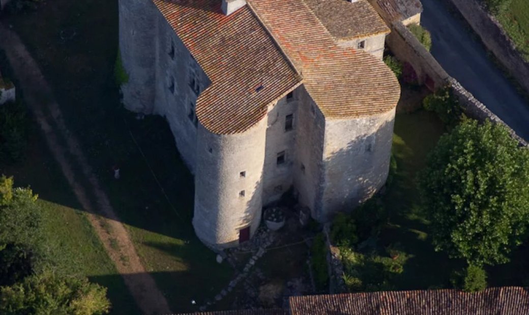 Castle for Sale in Exoudun, Nouvelle-Aquitaine, France