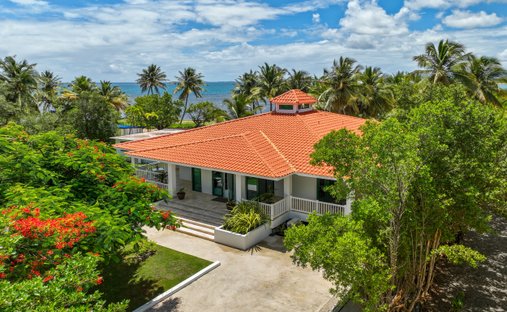 House in Zarzal, Río Grande, Puerto Rico 1