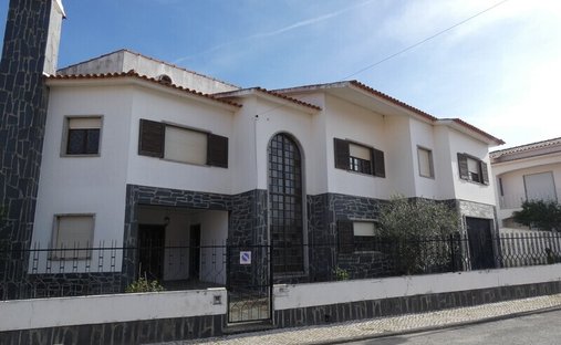 Villa in Santa Maria, Sao Pedro e Matacaes, Lisbon, Portugal 1