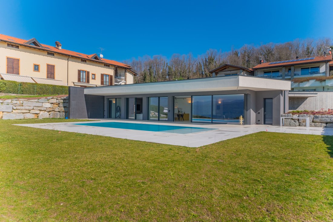 Villa in Besozzo, Lombardy, Italy 1 - 15488592