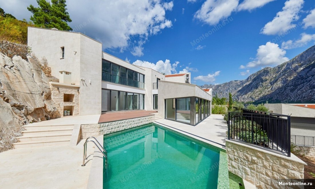 Villa in Donji Stoliv, Kotor Municipality, Montenegro 3 - 15488600