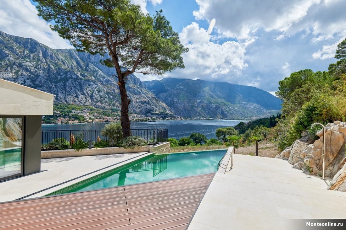 Villa in Donji Stoliv, Kotor Municipality, Montenegro 2 - 15488600