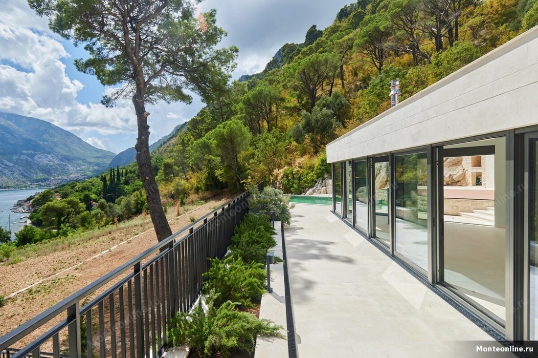 Villa in Donji Stoliv, Kotor Municipality, Montenegro 4 - 15488600