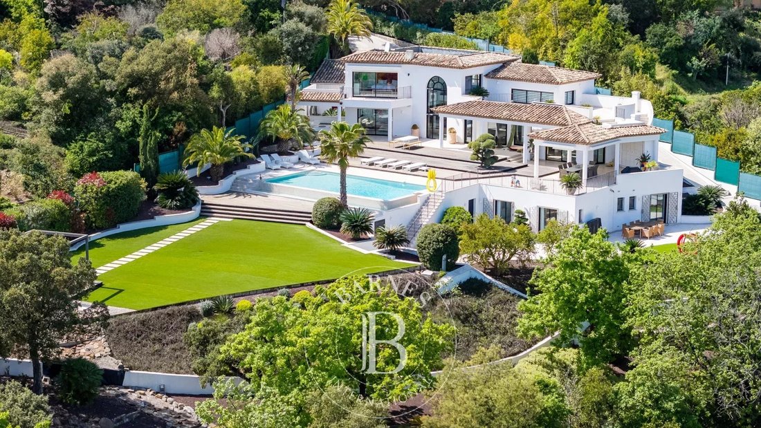 Estate in Grimaud, Provence-Alpes-Côte d'Azur, France 5 - 10890152