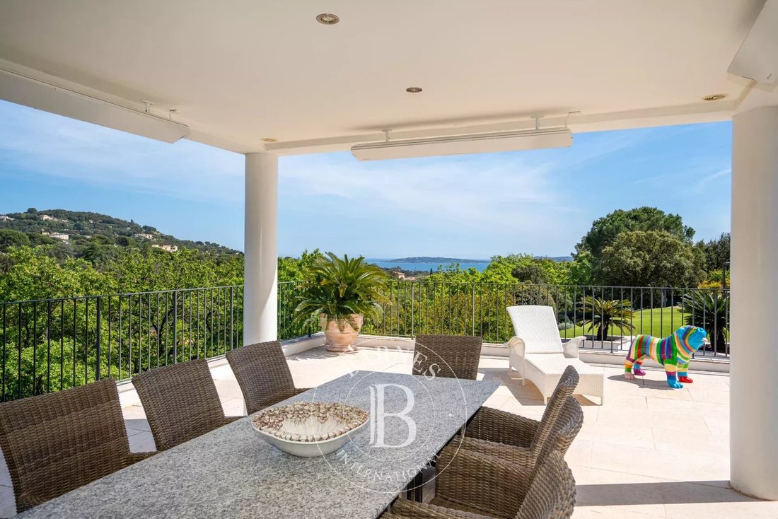 Estate in Grimaud, Provence-Alpes-Côte d'Azur, France 4 - 10890152