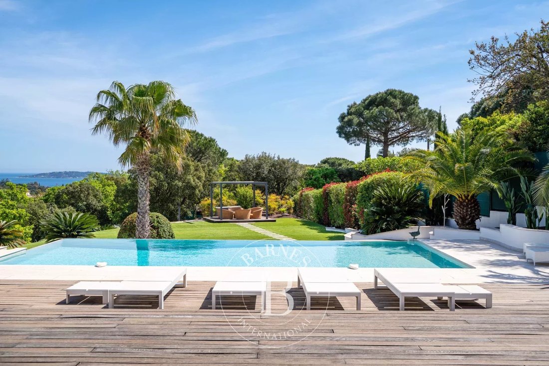 Estate in Grimaud, Provence-Alpes-Côte d'Azur, France 3 - 10890152