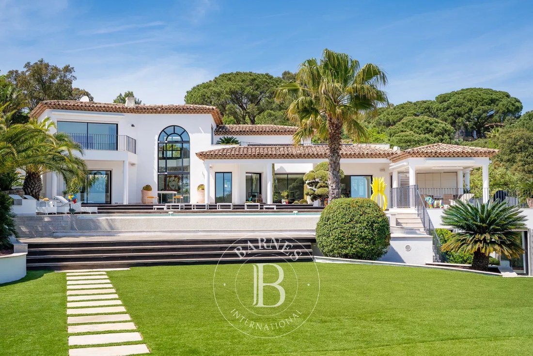 Estate in Grimaud, Provence-Alpes-Côte d'Azur, France 1 - 10890152
