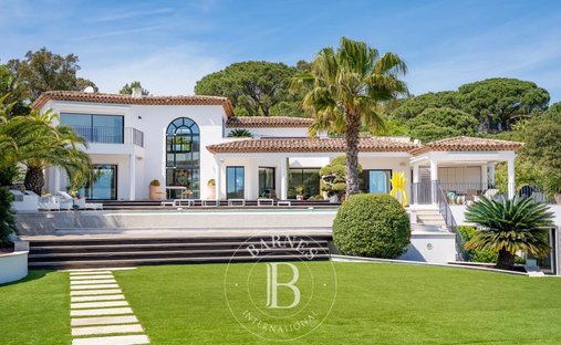 Estate in Grimaud, Provence-Alpes-Côte d'Azur, France 1