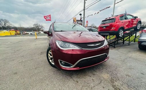 2017 Chrysler Pacifica Limited Minivan 4D in Lake station, IN, United States 1