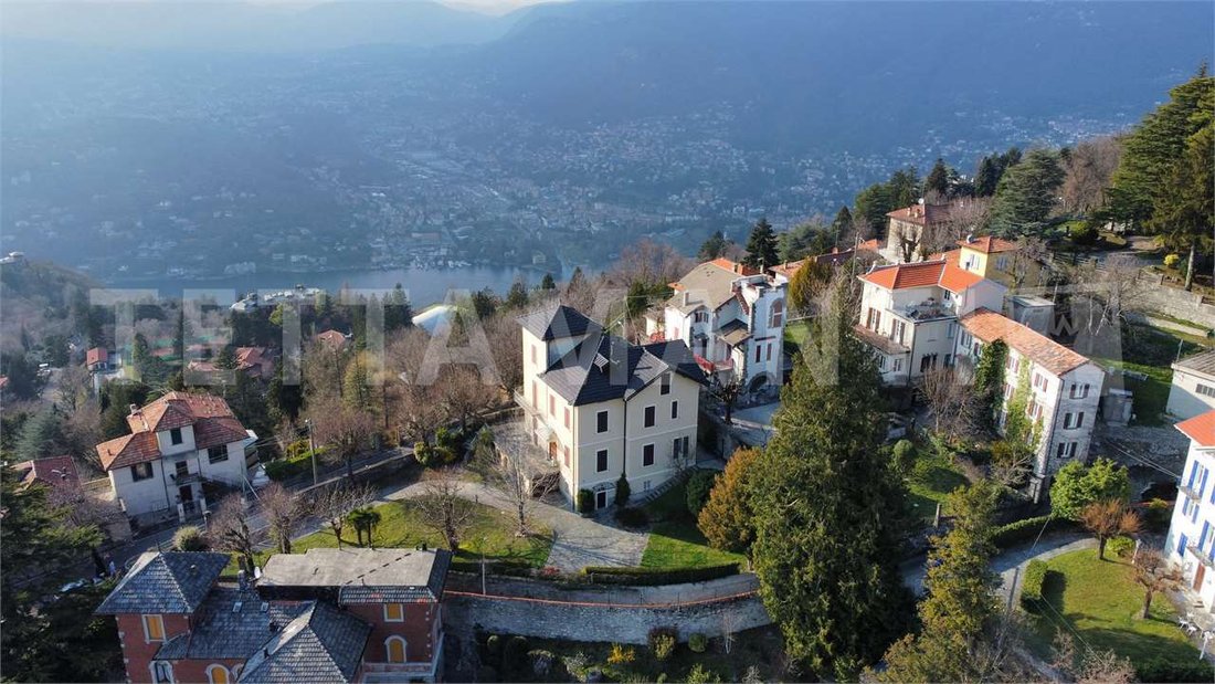 Villa in Brunate, Lombardy, Italy 1 - 15491675