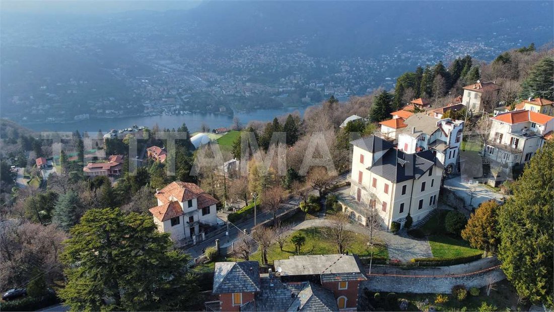 Villa in Brunate, Lombardy, Italy 3 - 15491675