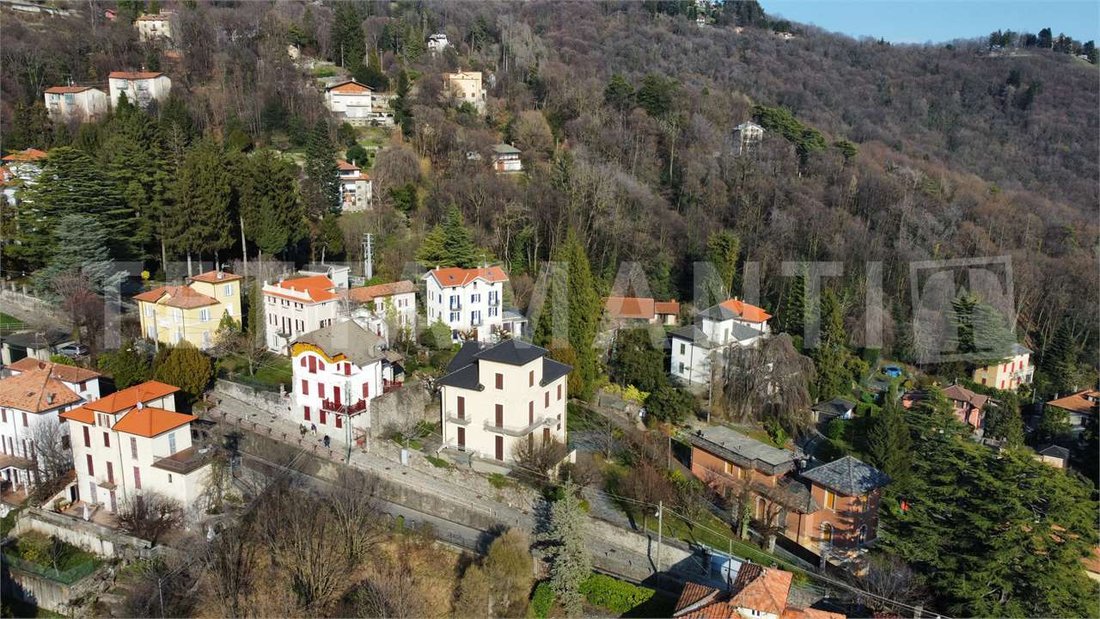 Villa in Brunate, Lombardy, Italy 2 - 15491675