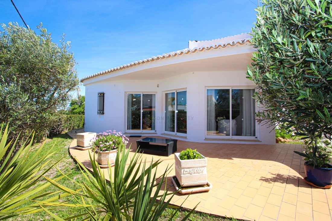 House in Carvoeiro, Algarve, Portugal 1 - 15492346