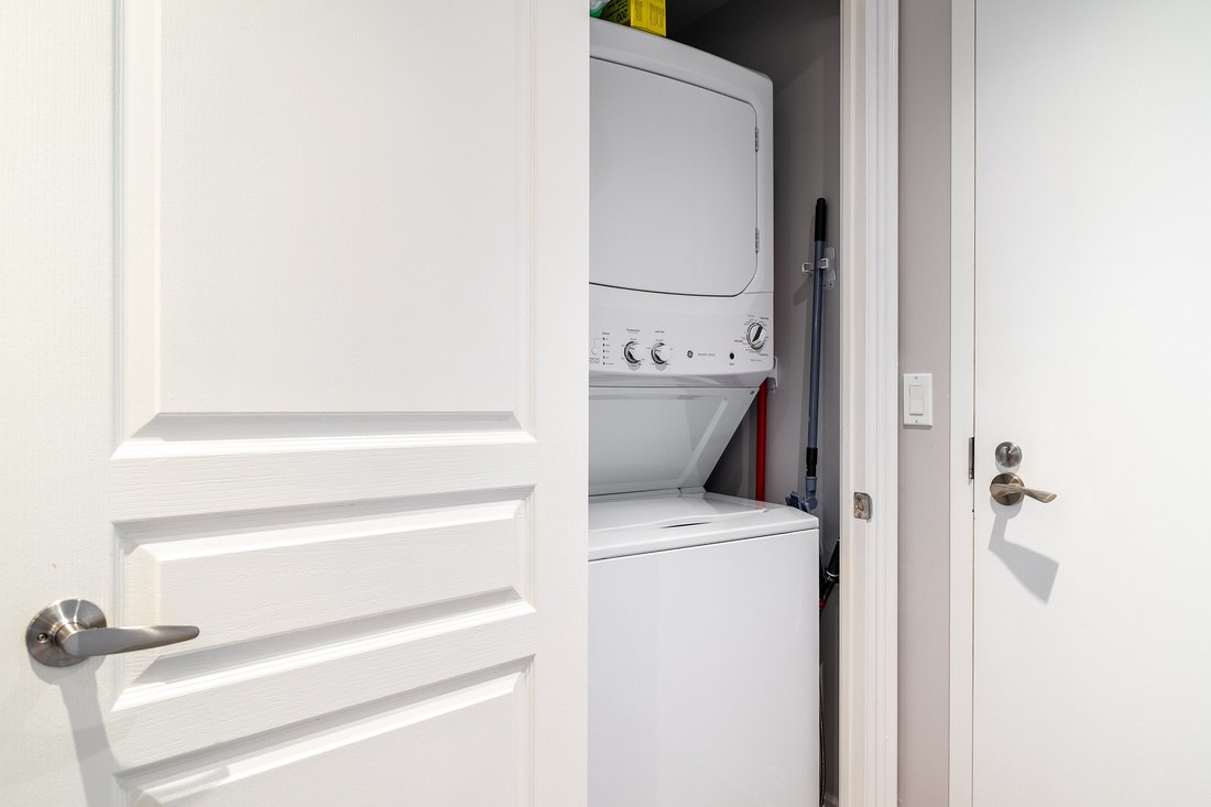 Condo in Toronto, Ontario, Canada 3 - 15491298