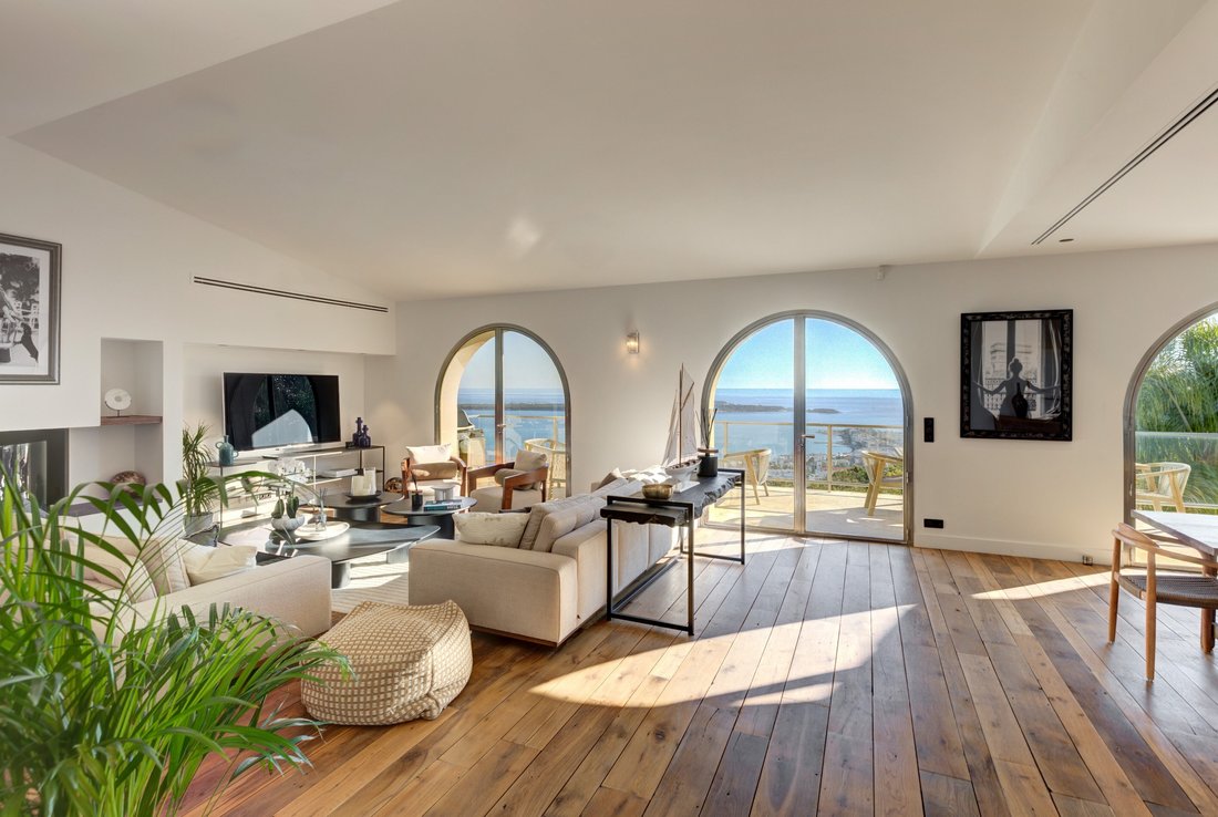 House in Saint Nicolas, Cannes, France 5 - 13627733