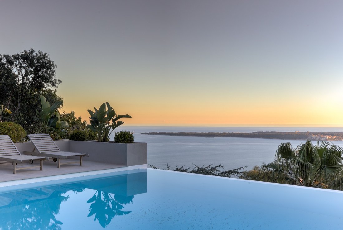 House in Saint Nicolas, Cannes, France 2 - 13627733