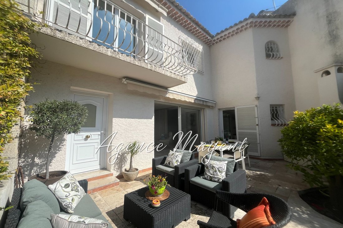 Villa in Cannes, Provence-Alpes-Côte d'Azur, France 2 - 15494024