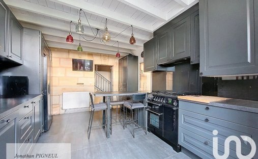 Castle for Sale in Langoiran, Nouvelle-Aquitaine, France