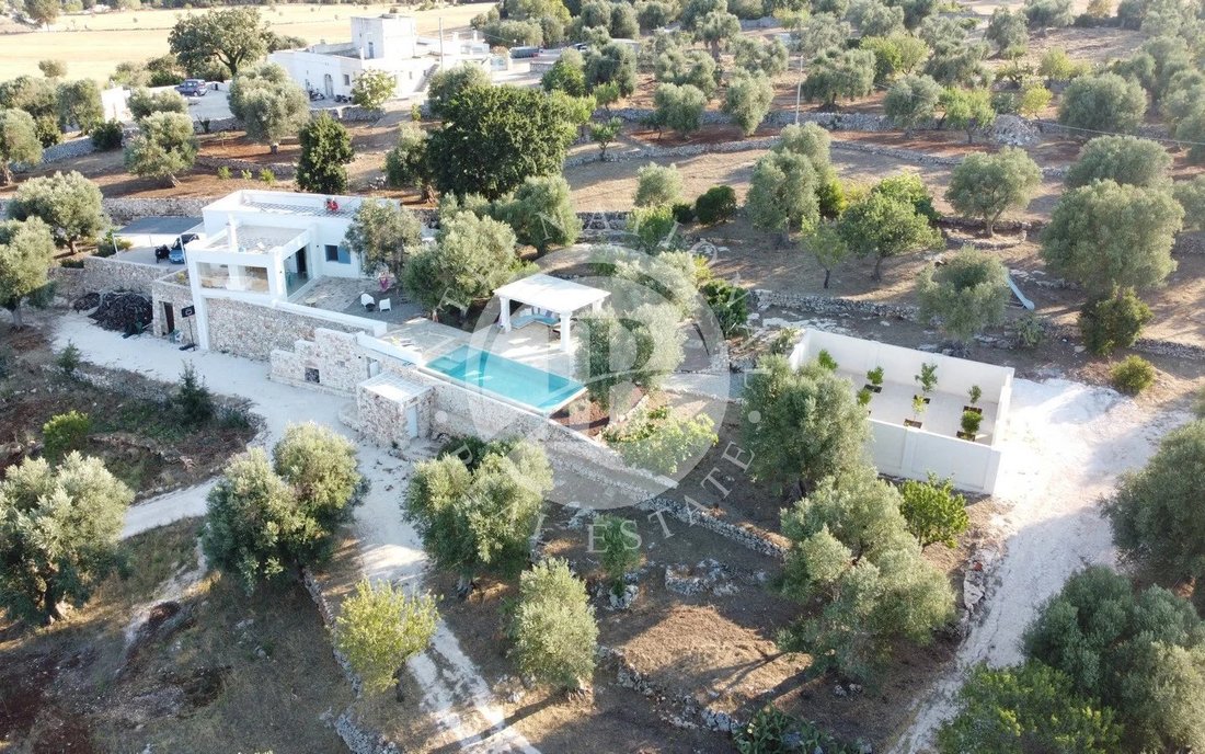 Casa en Ostuni, Apulia, Italia 1 - 15489184