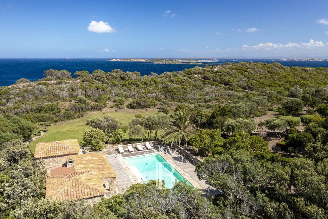 Villa in Bonifacio / Bunifaziu, Corsica, France 2 - 12952659