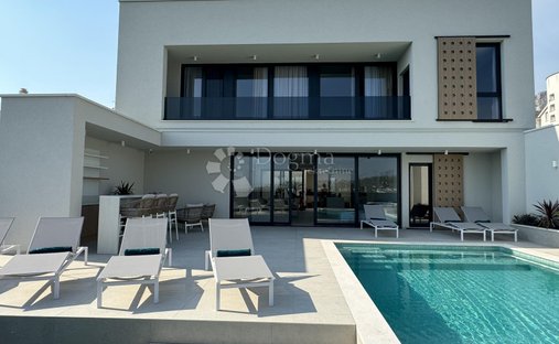 House in Zrnovnica, Split-Dalmatia County, Croatia 1