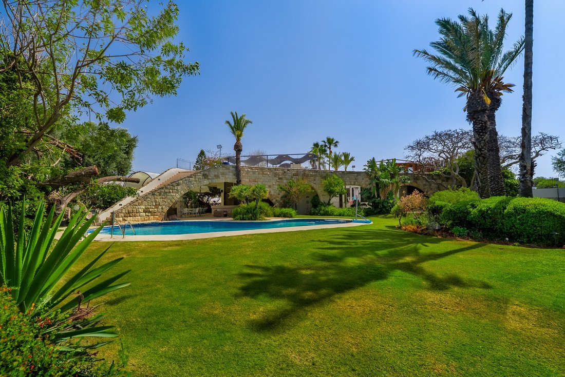 House in Or Akiva, Haifa District, Israel 1 - 15489075