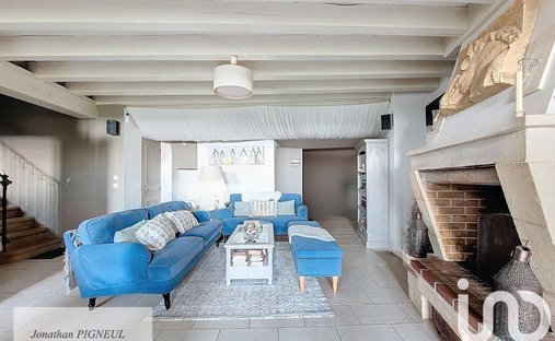 Castle for Sale in Langoiran, Nouvelle-Aquitaine, France