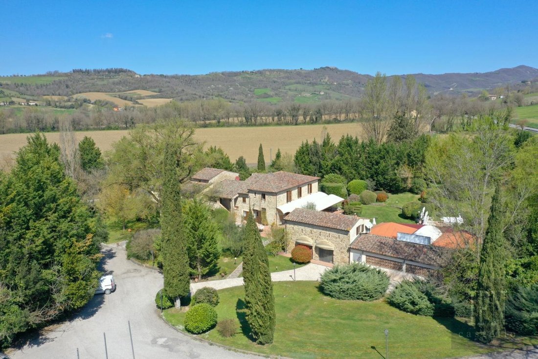 Villa in Gubbio, Umbria, Italy 5 - 15494874