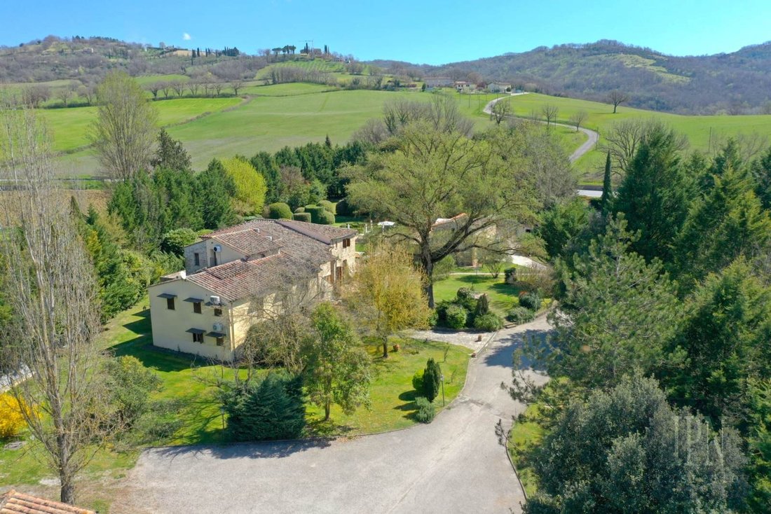 Villa in Gubbio, Umbria, Italy 4 - 15494874