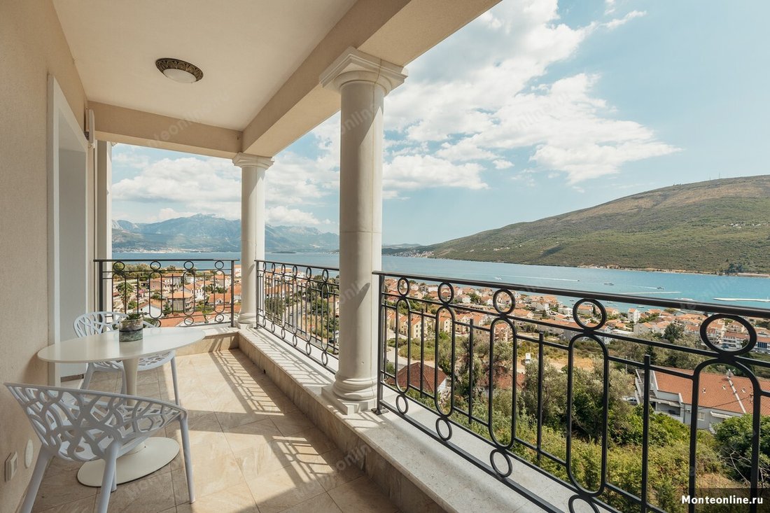 Penthouse in Herceg Novi, Herceg Novi Municipality, Montenegro 1 - 15496006