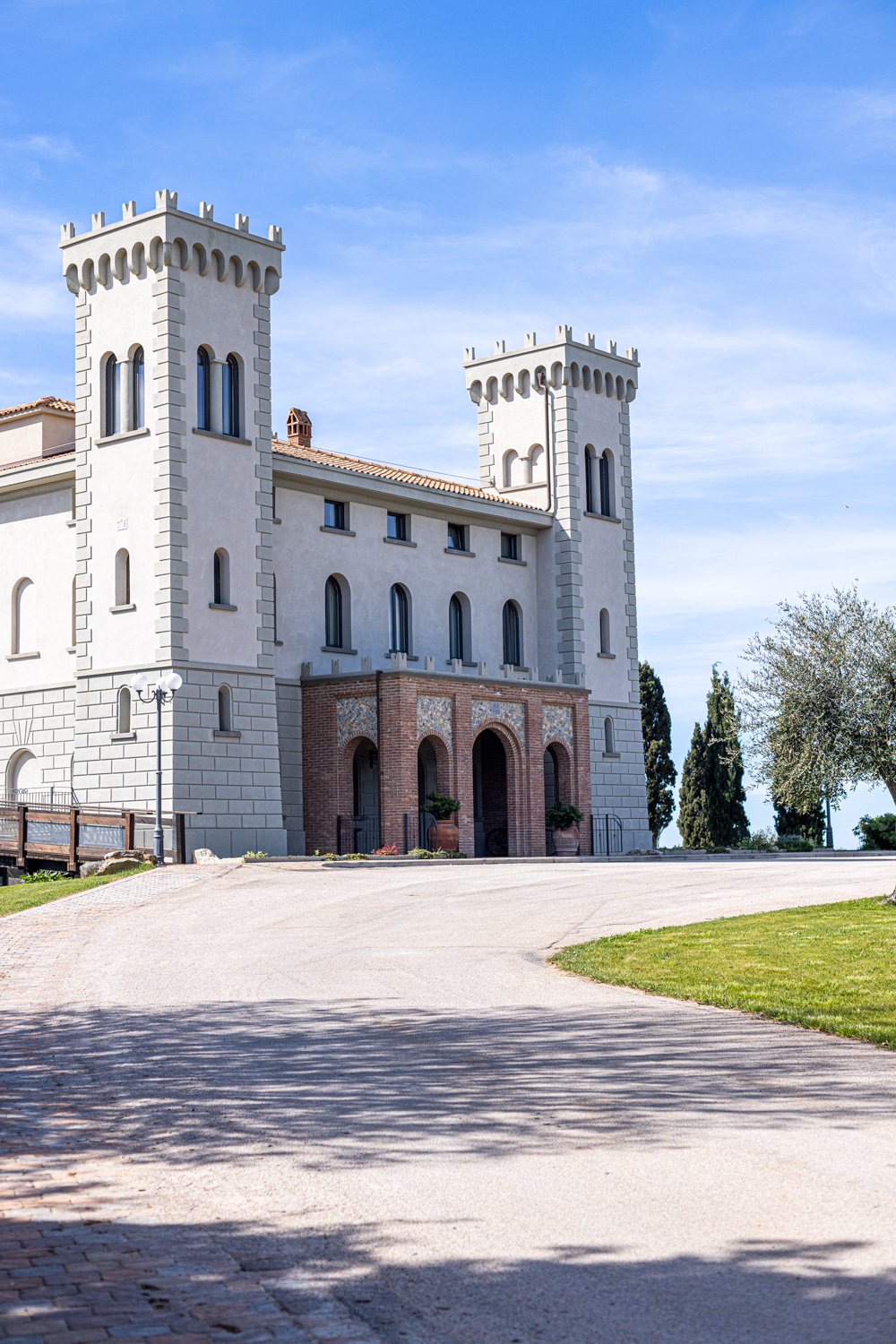 A Tuscan Crown: Where Vine-Kissed Towers Meet the Sea’s Whisper