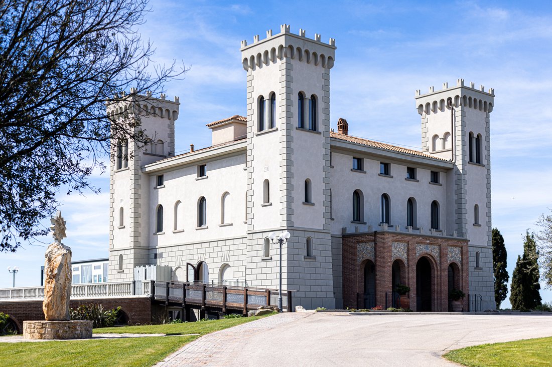 A Tuscan Crown: Where Vine-Kissed Towers Meet the Sea’s Whisper