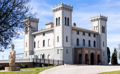 Castillo en Campiglia Marittima, Toscana, Italia 1