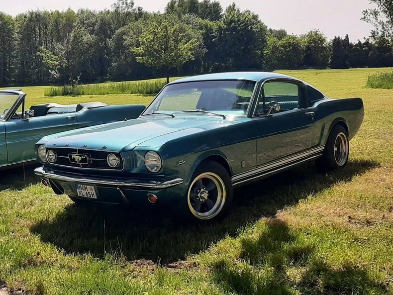Coupe in Glendale, United States 3 - 15499235