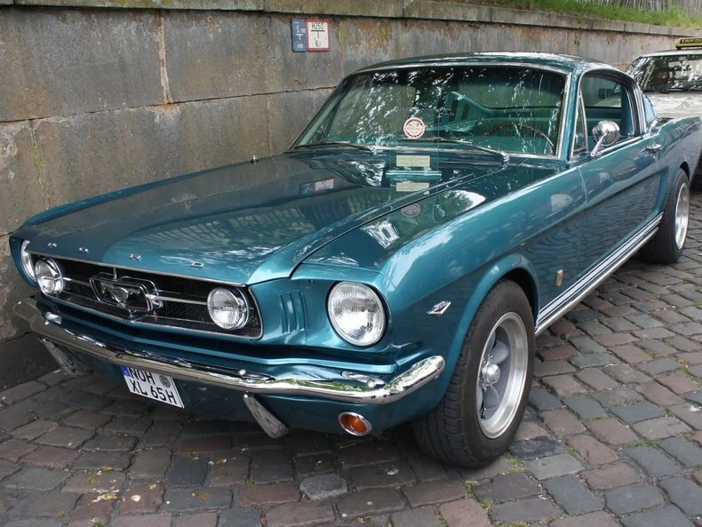 Coupe in Glendale, United States 1 - 15499235