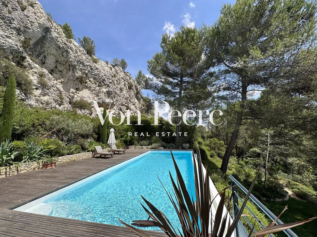 House in Les Baux-de-Provence, Provence-Alpes-Côte d'Azur, France 2 - 15496245